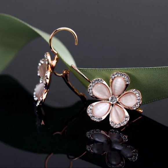 Pearlescent Pink/Rose Gold Earrings - Picture 4 of 8